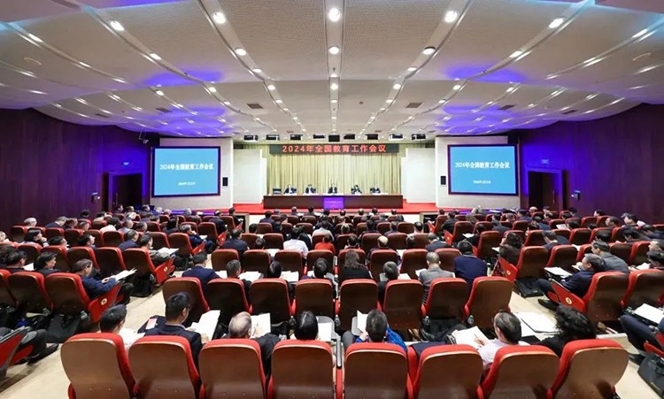 大規(guī)模設(shè)備更新，AI-MOOL智能裝備為高校設(shè)備智能化升級(jí)提供解決方案